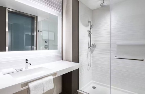 Portland Hotel | Designer Chic Waterfront Room Perfect for Outdoor Enthusiasts & Couples