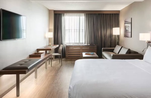 Portland Hotel | Designer Chic Waterfront Room Perfect for Outdoor Enthusiasts & Couples