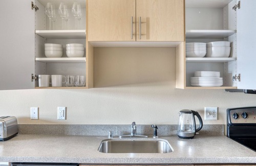 Lower Queen Anne Apartment | Elegant Queen Anne 1BR w/Gym, W/D, Lounge & Roof Deck, by Blueground