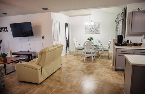 Biscayne House | Emely's place 5 minutes from Jacksonville international airport