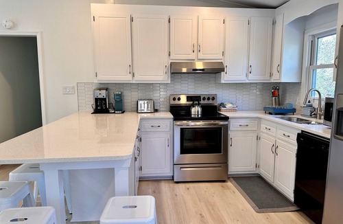 Emerald Isle House | Emerald Isle Oceanside, walk to beach, yard, bikes, beach gear, near everything