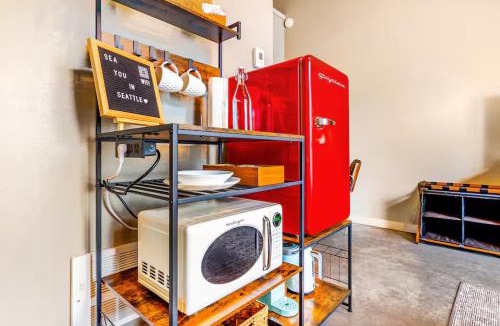 Squire Park Apartment | Entire studio walk or bike to World Cup & downtown with AC