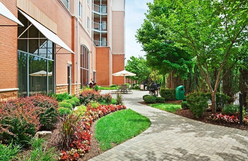 Downtown Chattanooga Condo | Equipped Suite in Downtown Chattanooga | Free Breakfast + Hot Tub Access
