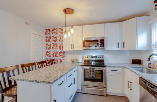 Hillsboro West End Condo | EV Charger/The Cash★Family Friendly★Free Parking/Near Downtown+Belmont/W+D/Pets