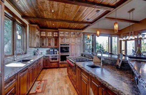 Baldy Mountain House | Experience luxury at Three Sisters Lookout with stunning mountain views & Private Hot Tub!