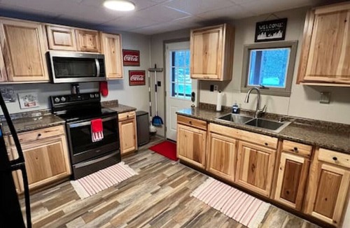 Mill Run Cabin | Fall Getaway Camp Buckshot: Sleeps 5 · 2BR 1BA · Hot Tub Fire Pit Fireplace