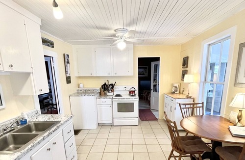 York Beach House | Fall Weekend Specials 2022 - Short Sands OCEAN VIEW & close to Long Sands