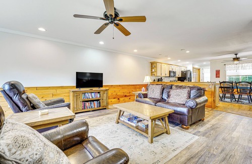 Chestertown Cabin | Family-Friendly 3BR Lodge — Summer Lake Days, Beach Access & Screened Patio