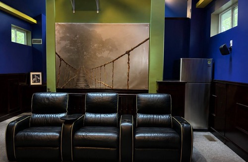 North Decatur House | Family-Friendly 4BR Cinema Retreat Near Downtown + MARTA