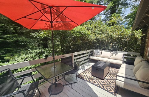 Hendersonville Cabin | Firefly Cabin-1930`s Retreat: Bikes, BBQ, walk dtn
