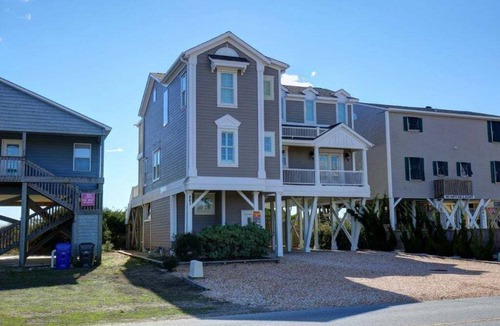 Holden Beach House | Fish N' Ships is a lovely oceanfront home with breathtaking ocean views