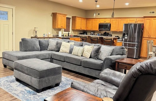 Guntersville House | FISHERMAN’S PARADISE - indoor heated & cool parking for trucks and boats