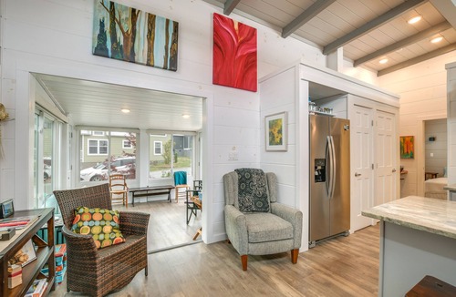 Upward House | Flat Rock Tiny Home: BBQ-Ready Patio & Pool Access