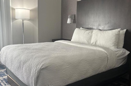 Huntersville Hotel | Four Points by Sheraton Charlotte - Lake Norman
