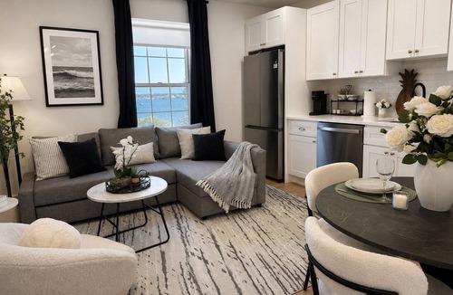 Fox Point Apartment | Fox Point Landing Residences