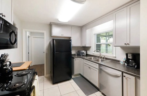 Rossville House | Free Ruby Falls Ticket & More- 5 miles to Chattanooga-Quiet Neighborhood, Dog-friendly w/Fence