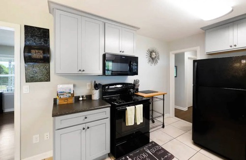 Rossville House | Free Ruby Falls Ticket & More- 5 miles to Chattanooga-Quiet Neighborhood, Dog-friendly w/Fence