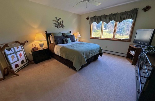 Carroll Condo | FV38 Bretton Woods golf course single level home, WiFi, walking distance of Mt Washington Hotel