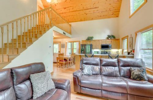 Unaka House | Game Room & 3-Story Deck at Lake Hiwassee Hideaway