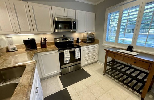 Arcadian Shores Cottage | Glorious Cottage with Fireplace in Myrtle Beach, South Carolina