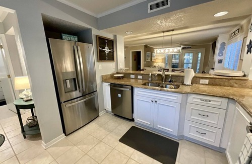 Arcadian Shores Cottage | Glorious Cottage with Fireplace in Myrtle Beach, South Carolina