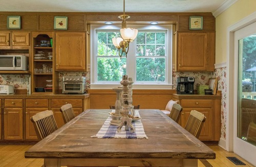 Hendersonville House | Gorgeous 4 bedrm colonial home with fire pit, hot tub, pool table Hendersonville
