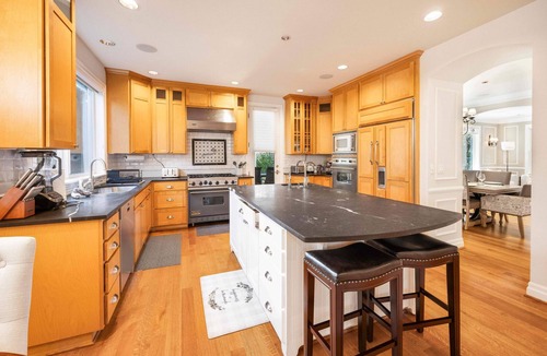 Northwest Bellevue House | Grand Bellevue DT Villa 5,010 sqft, near BV Square