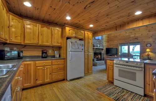 My Mountain Cabin | Great View, Arcade Games, Pool Table, Hot Tub