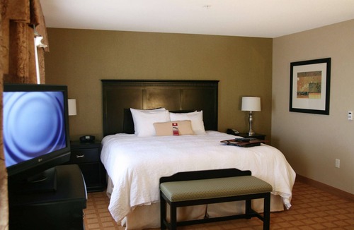 St. Charles Hotel | Hampton Inn & Suites Chicago/St. Charles