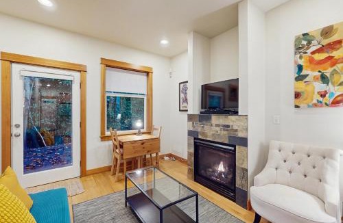 Squire Park House | Happy Central Seattle Townhouse
