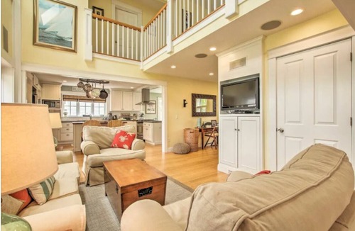 Narragansett House | Harbour Island Coast House, shoulder season mid-week specials! Booking 2027