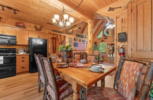 Branson Cedars Cabin | Hawk Hollow Log Cabin Hot Tub Near Thunder Ridge Sleeps 10