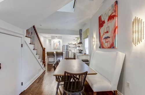 Midtown House | High Luxury Vacation Rental in Midtown - Sleep 8 w/2 full bathrooms! Gorgeous!