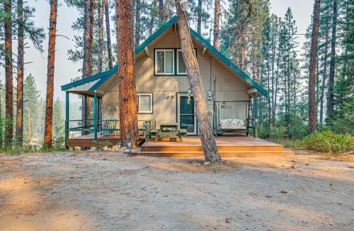 Garden Valley House | Hillside Hideaway: Warm & Cozy Terrace Lakes Cabin