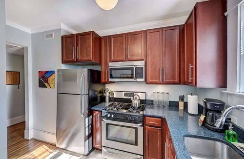 Dilworth Condo | Historic 4BR Dilworth | King Bed & Parking | Near Atrium Health and Uptown