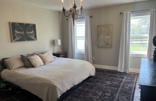 Paris House | Historic circa 1790 2 bedroom farmhouse on 6 acres in beautiful Paris, Kentucky.