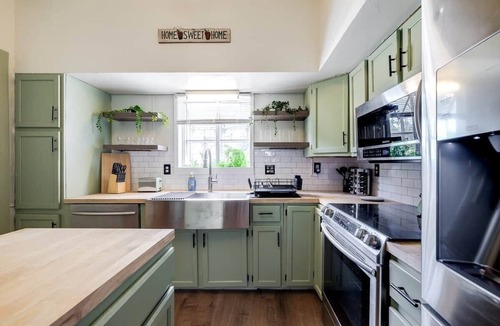 Brunswick House | Historic Colonial Retreat in Downtown Brunswick