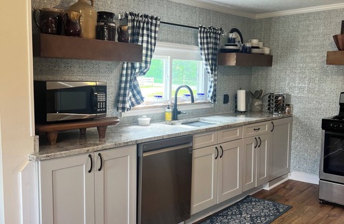Ashland City House | Historic Farmhouse-Horses-Lake-BookNook, 25 minute drive to downtown Nashville