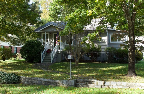 West Side Historic District Cottage | Historic Hendersonville NC - Walk to Town - Mountain Get Away