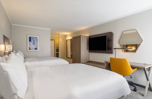 Greensboro Hotel | Holiday Inn Express & Suites Greensboro-(I-40 Wendover) by IHG
