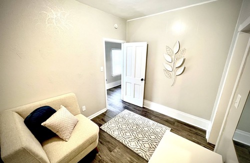 Mishawaka House | Huge 2700 square foot-4 Bedroom Home with Free parking