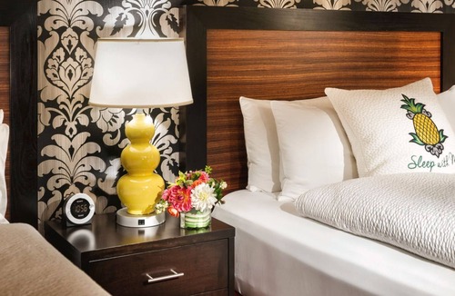 Lower Queen Anne Hotel | Ideal for Groups: 2 Rooms w/Pool Access Steps Away from the Space Needle