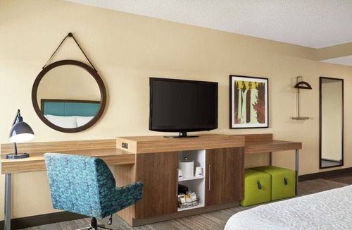 South Portland House | Ideal Location! 2 Comfortable Units, Free Breakfast, Pets Allowed!