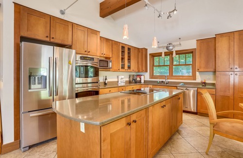 Northface House | Incredible mountain home. Walk to Timberline Mountains Salamander Trail!