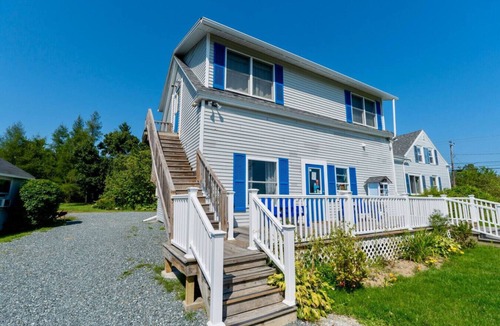 Trenton Apartment | Isleview Gallery Rm 15 - 10 min drive to Acadia