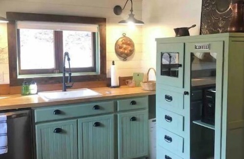 Hendersonville Cabin | JuneBug Log Cabin, Nashville Music History, Dreamy Loft Suite, Stone Frpl.