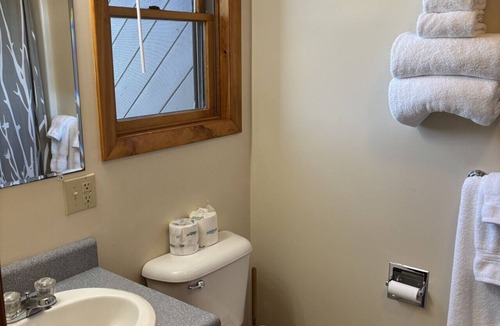 Greenville Junction Bed & Breakfast | Juniper Motel*Double Queen*RM17*Pet Friendly*Dock*ATV Access*Waterfront