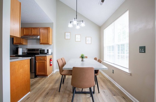 Barium Springs House | King Suite+ Swim Hot Tub + Fire Pit+ Families & Couples LNM ST Park+CLT Airport
