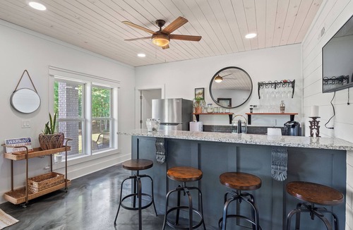 Stoney Point Landing House | L & L Lodge - Six bedrooms! Popular house and location!