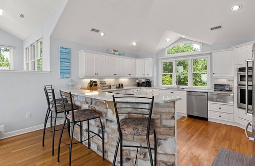 Corolla Light House | La Dolce Vita: Soundfront, Shared Pool, Hot Tub